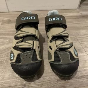 Giro Reva women’s cycling shoe sz 6.5 -khaki - clips in